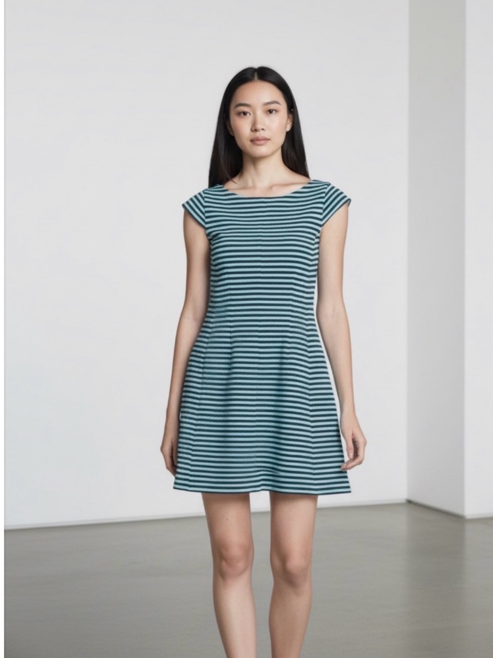 Lilly Pulitzer Briella Teal and Navy Striped Dress M Fit and Flare Coastal